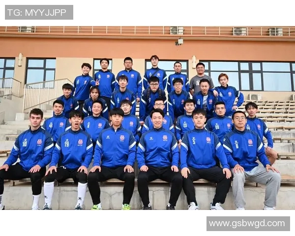 北京足球队在大师赛中的比赛经验与表现分析与点评