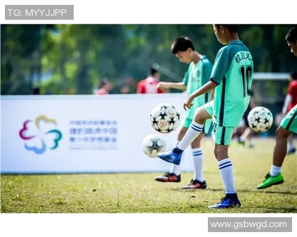 探索adidas迷你足球的魅力与技巧提升你的球技与乐趣尽在其中