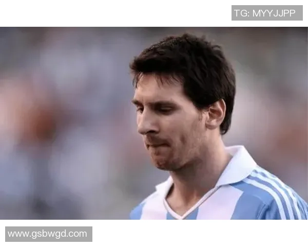 足球巨将的传奇之路与辉煌成就解析 足球巨将的传奇之路与辉煌成就解析